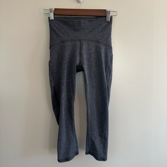 LULULEMON Cropped Leggings - Picture 2 of 5